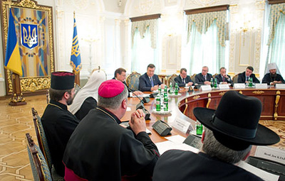 2013.04.23_uccro_yanukovych_kyiv_3m_irs.in.ua_400