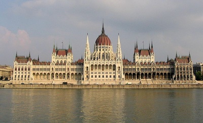 800pxbudapest_parliament_4604_400